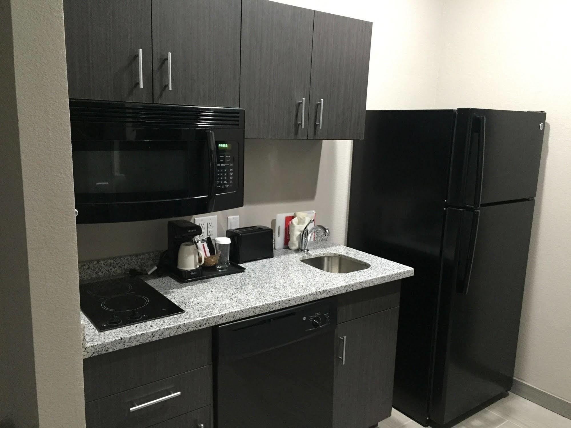 Mainstay Suites Odessa Bagian luar foto