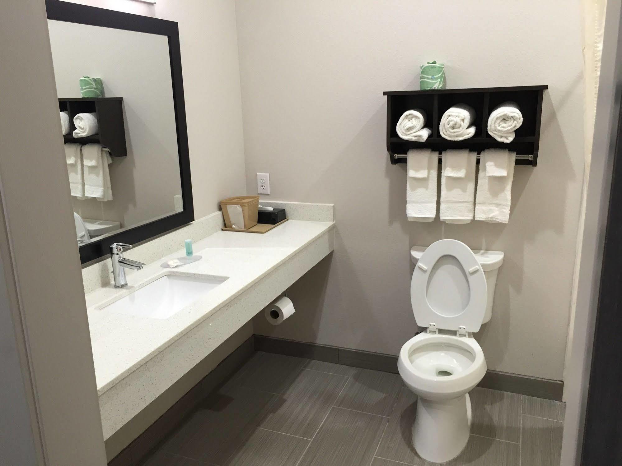 Mainstay Suites Odessa Bagian luar foto
